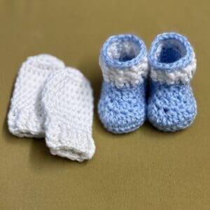 Adorable Crochet Baby Set Booties and Mittens