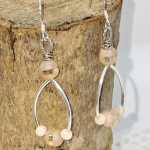 Wishbone earrings in beige