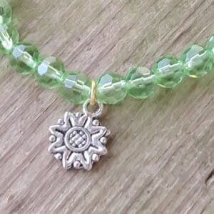 Green sunflower charm stretch bracelet