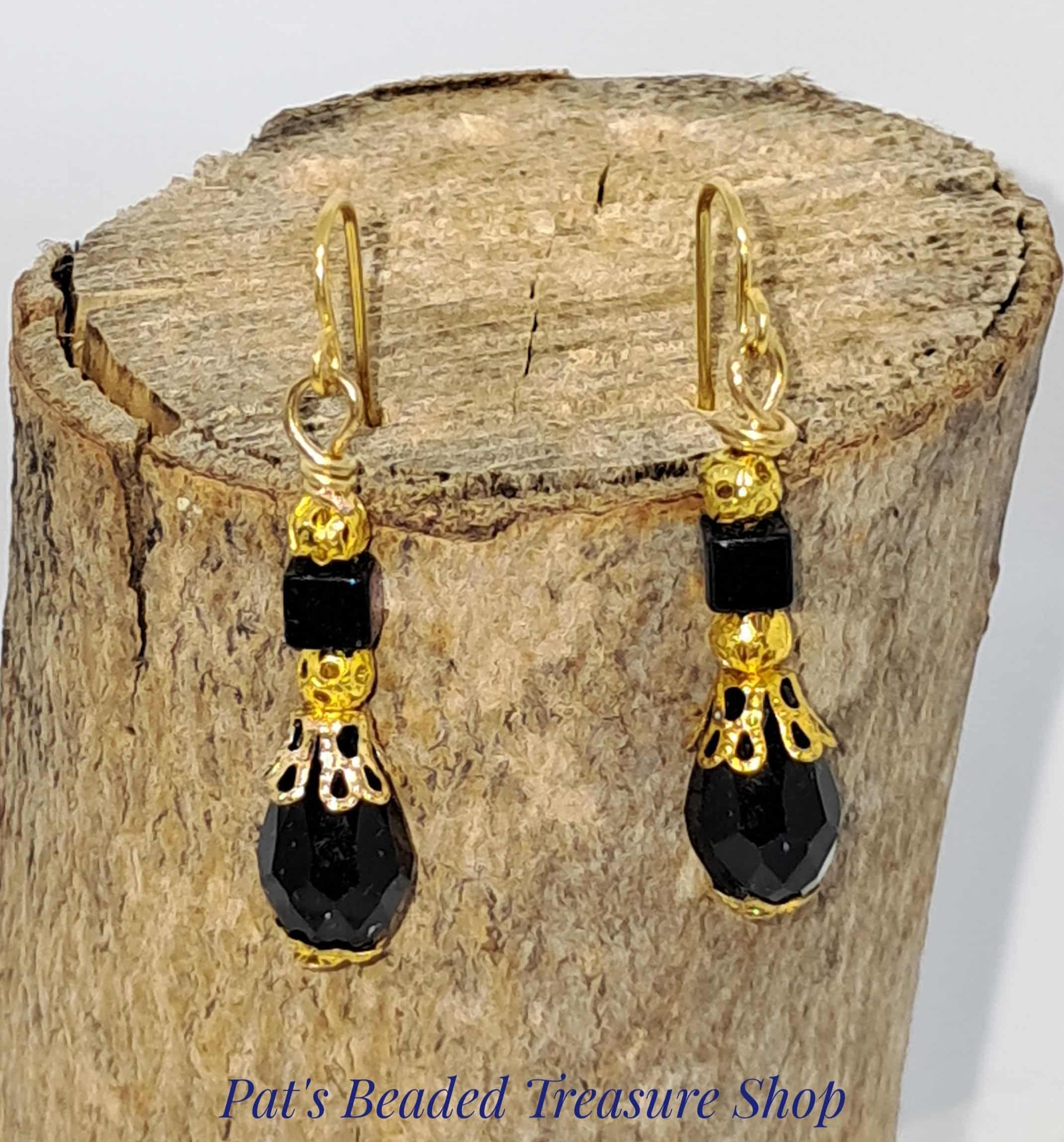 Black teardrop and iridescent cube earrings Black teardrop and iridescent