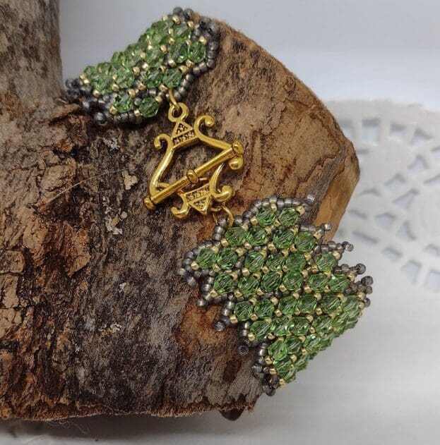 Elegant green and gold bracelet Green and gold bracelet