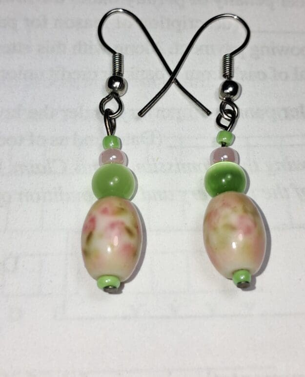 Pretty cat's eye earrings Pretty cat