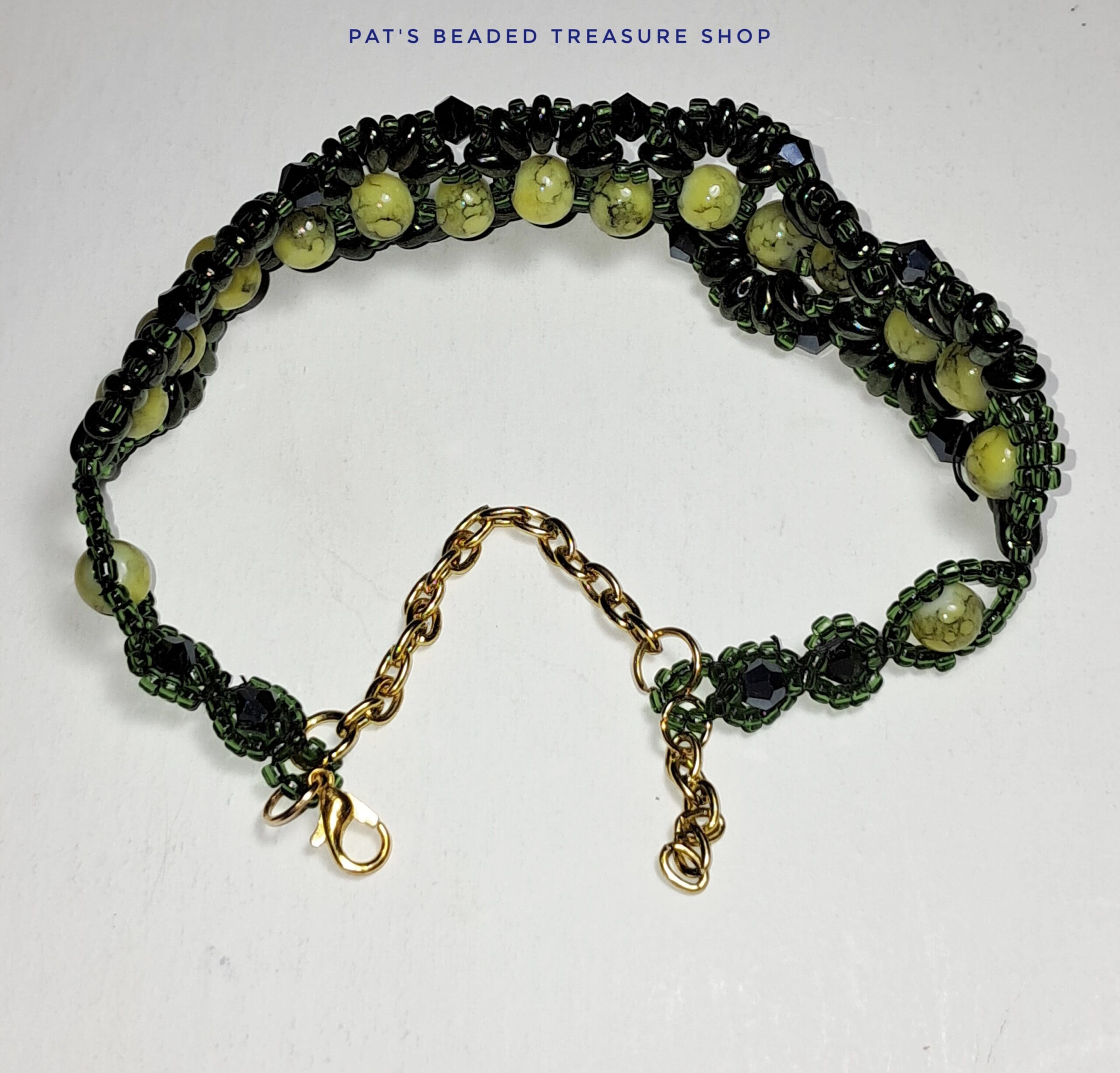 Bold green beaded bracelet with gold chain adjustable Bold green beaded bracelet with gold chain adjustable - image 5