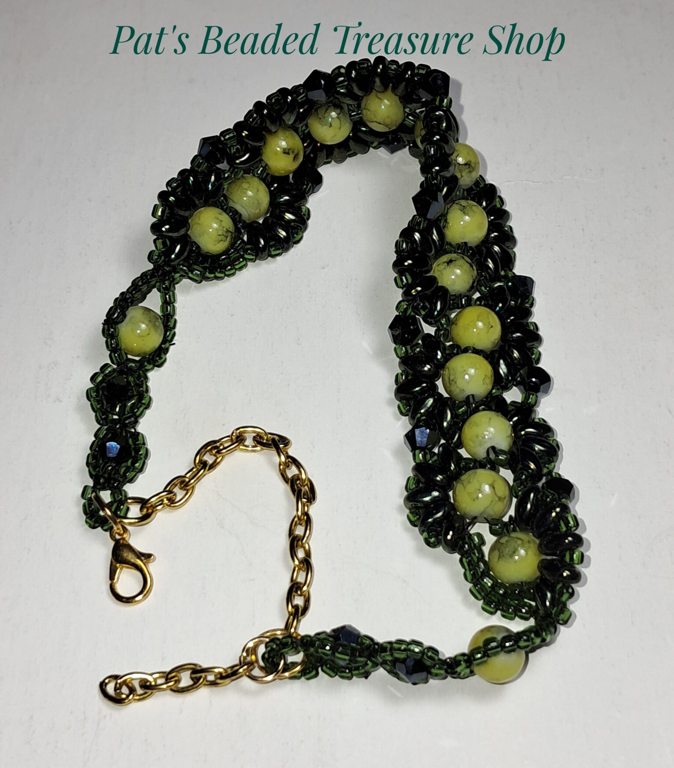 Bold green beaded bracelet with gold chain adjustable Bold green beaded bracelet with gold chain adjustable - image 4