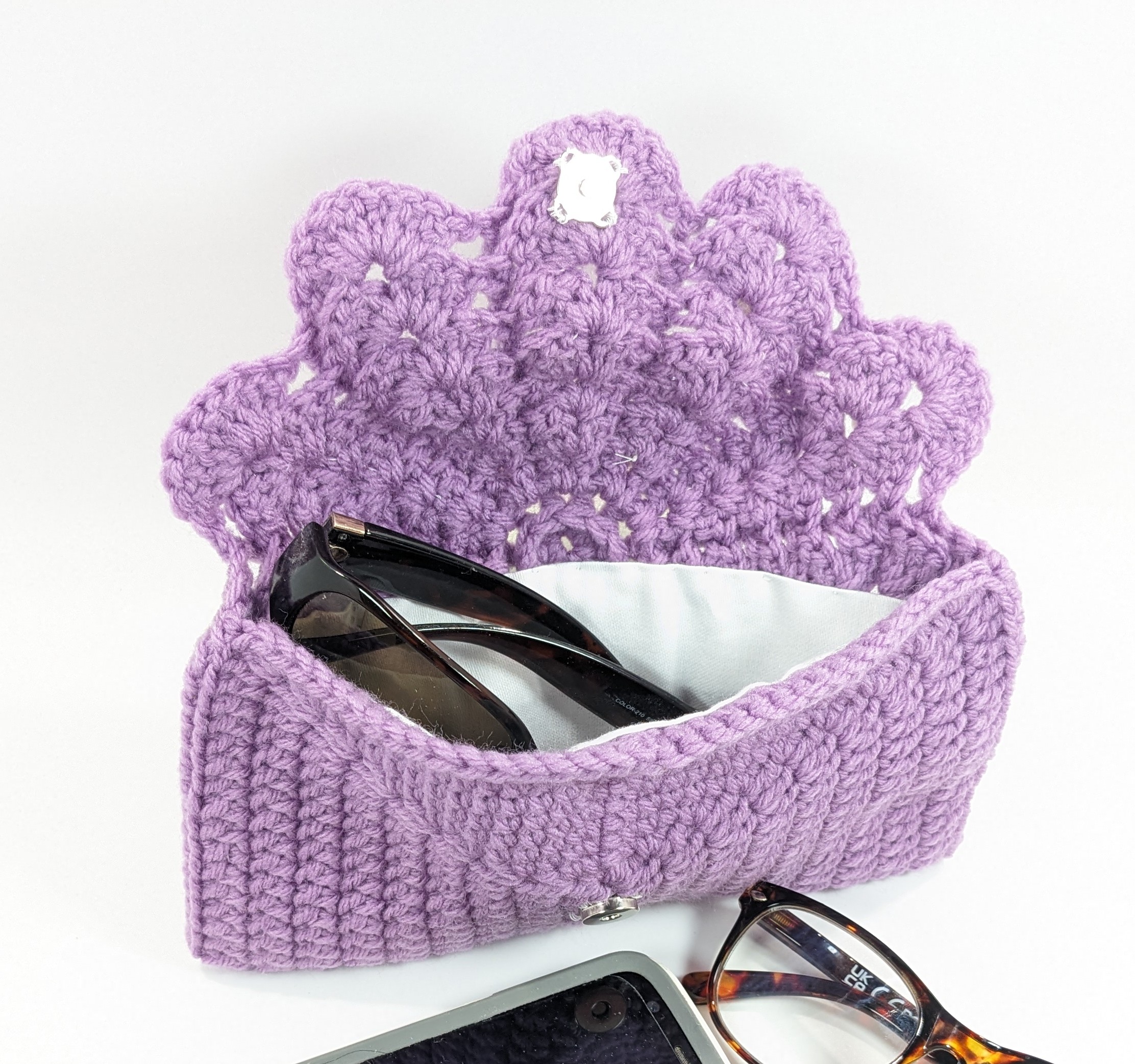 Shell phone & glasses lavender crochet case Shell phone & glasses lavender crochet case