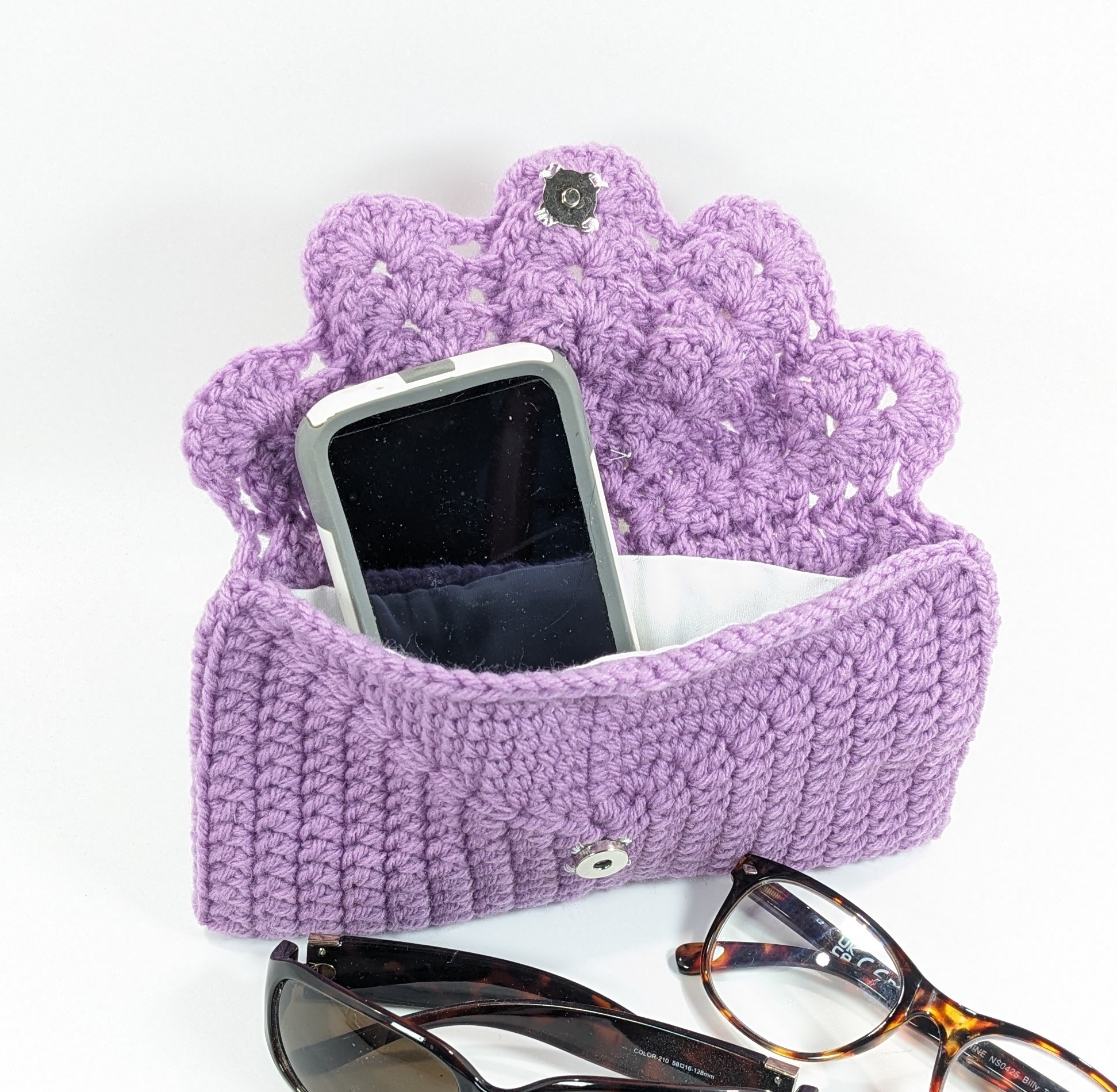 Shell phone & glasses lavender crochet case Shell phone & glasses lavender crochet case