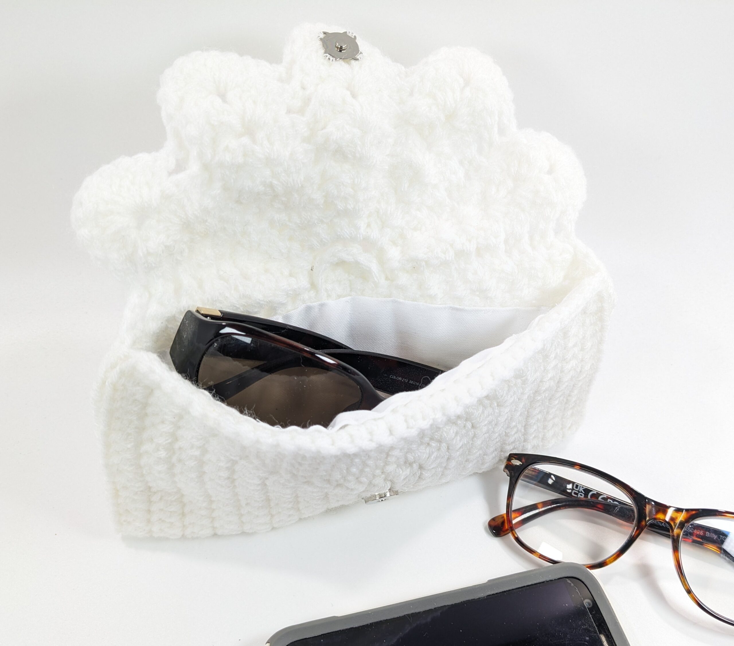 Shell phone & glasses white crochet case Shell phone & glasses white crochet case