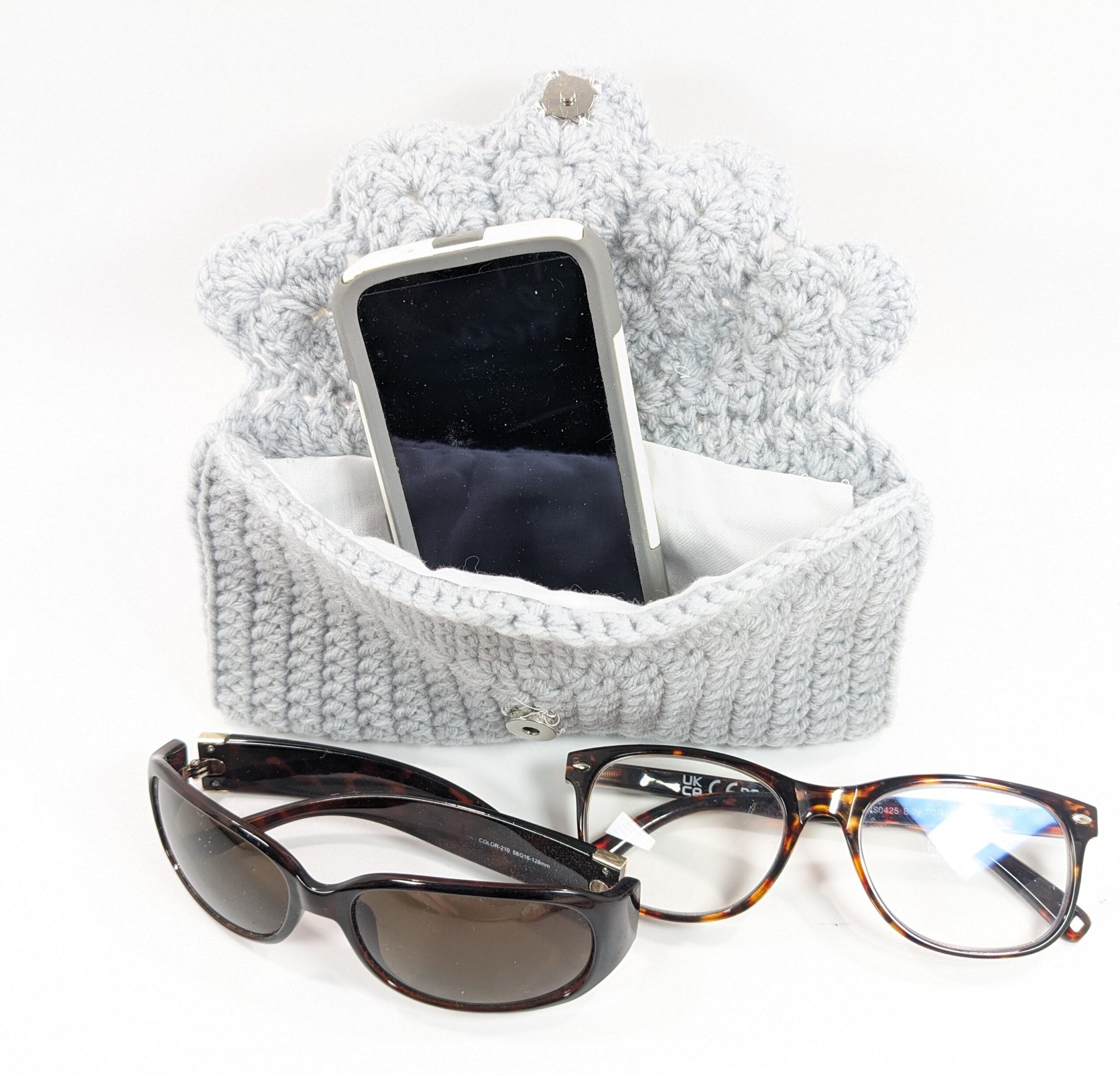 Shell phone & glasses grey crochet case Shell phone & glasses grey crochet case