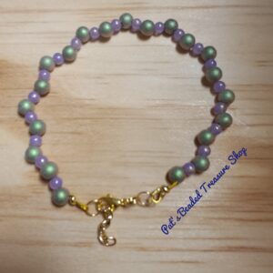 Czech pearl and lilac iridescent bead bracelet