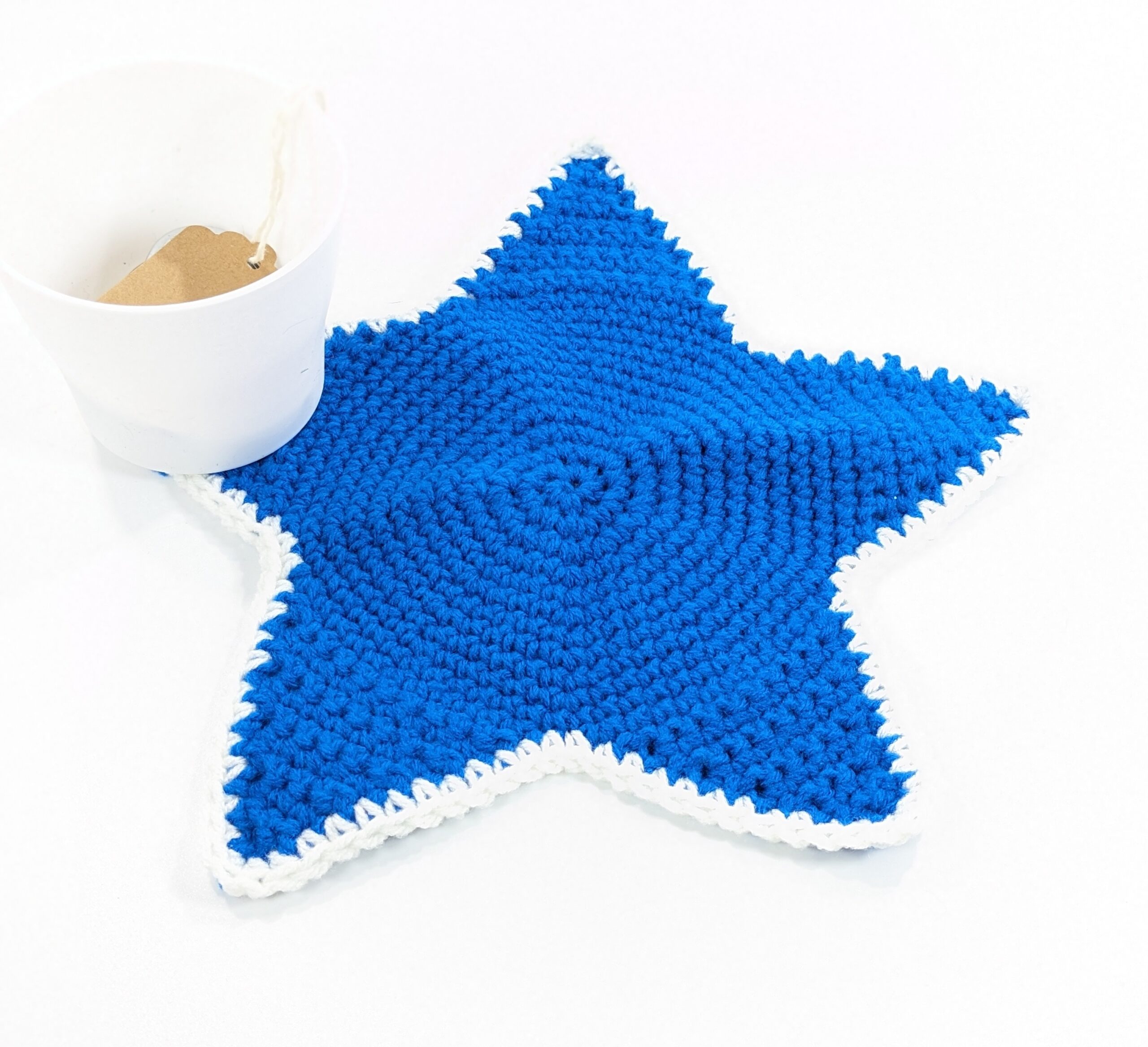 Patriotic star crochet blue table mat Patriotic star crochet blue table mat