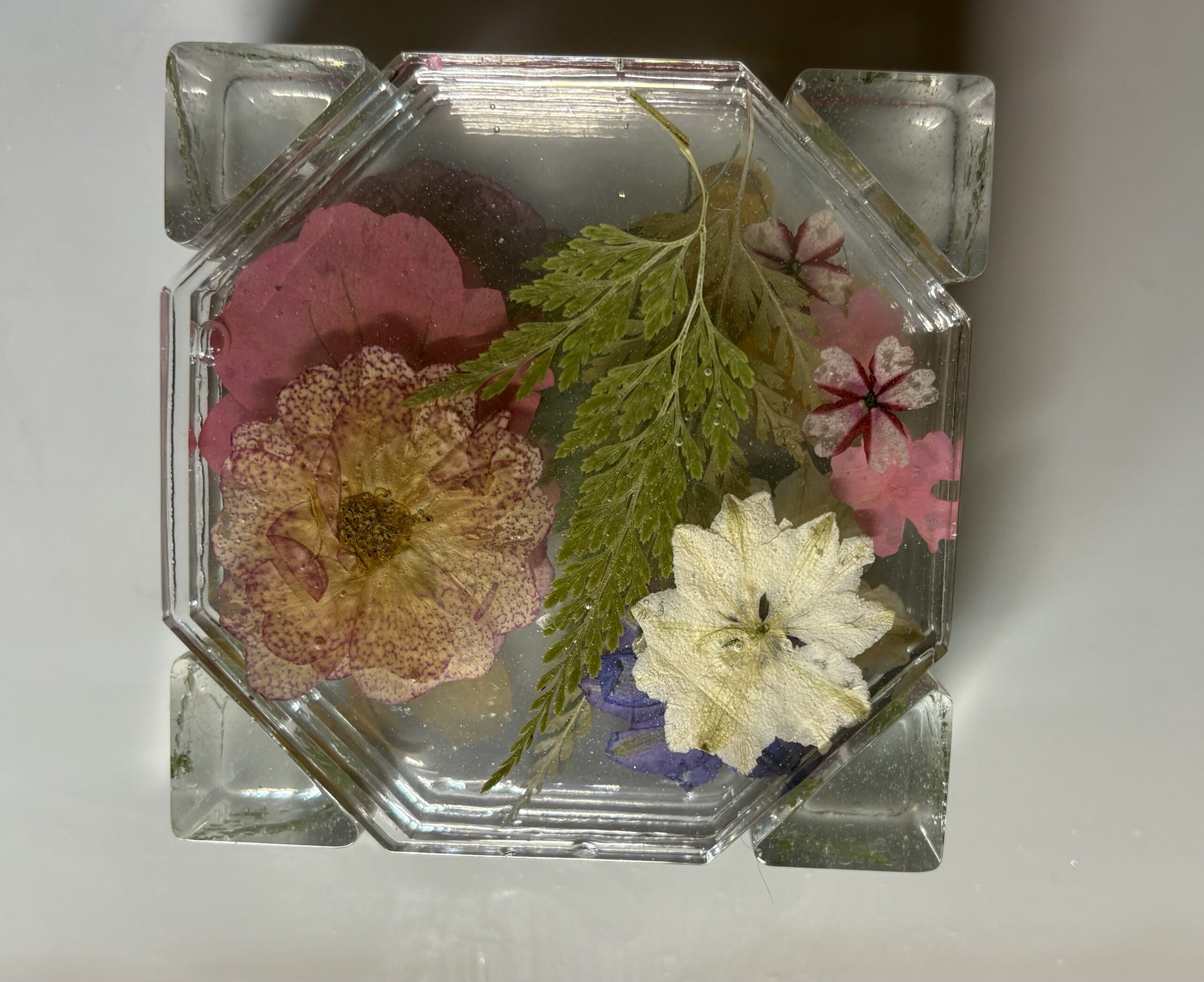 Handcrafted resin serving tray with pressed flowers, matching coaster set and holder, floral coffee table decor Handcrafted resin serving tray with pressed flowers, matching coaster set and holder, floral coffee table decor - image 5