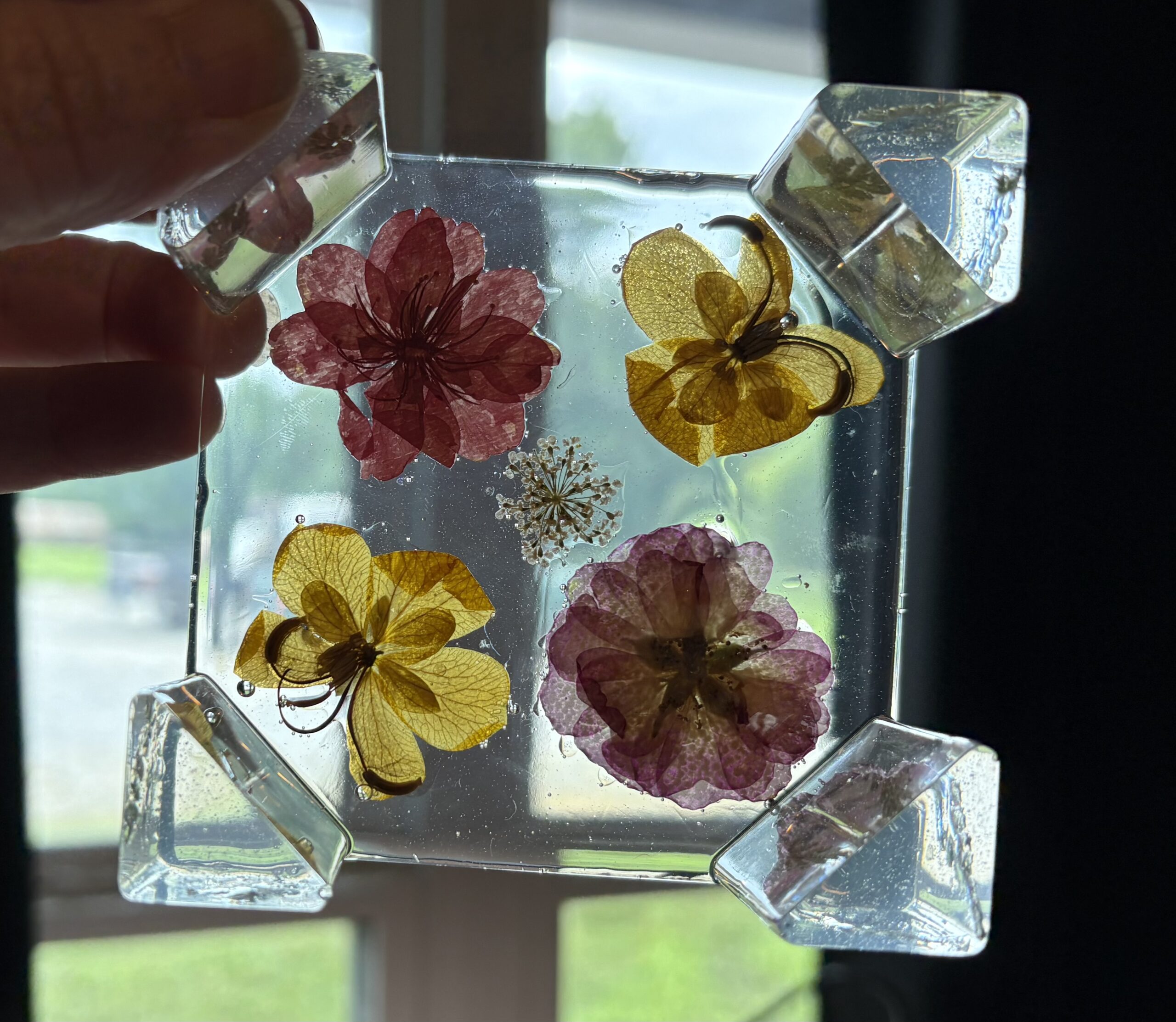 Handcrafted resin serving tray with pressed flowers, matching coaster set and holder, floral coffee table decor Handcrafted resin serving tray with pressed flowers, matching coaster set and holder, floral coffee table decor - image 4