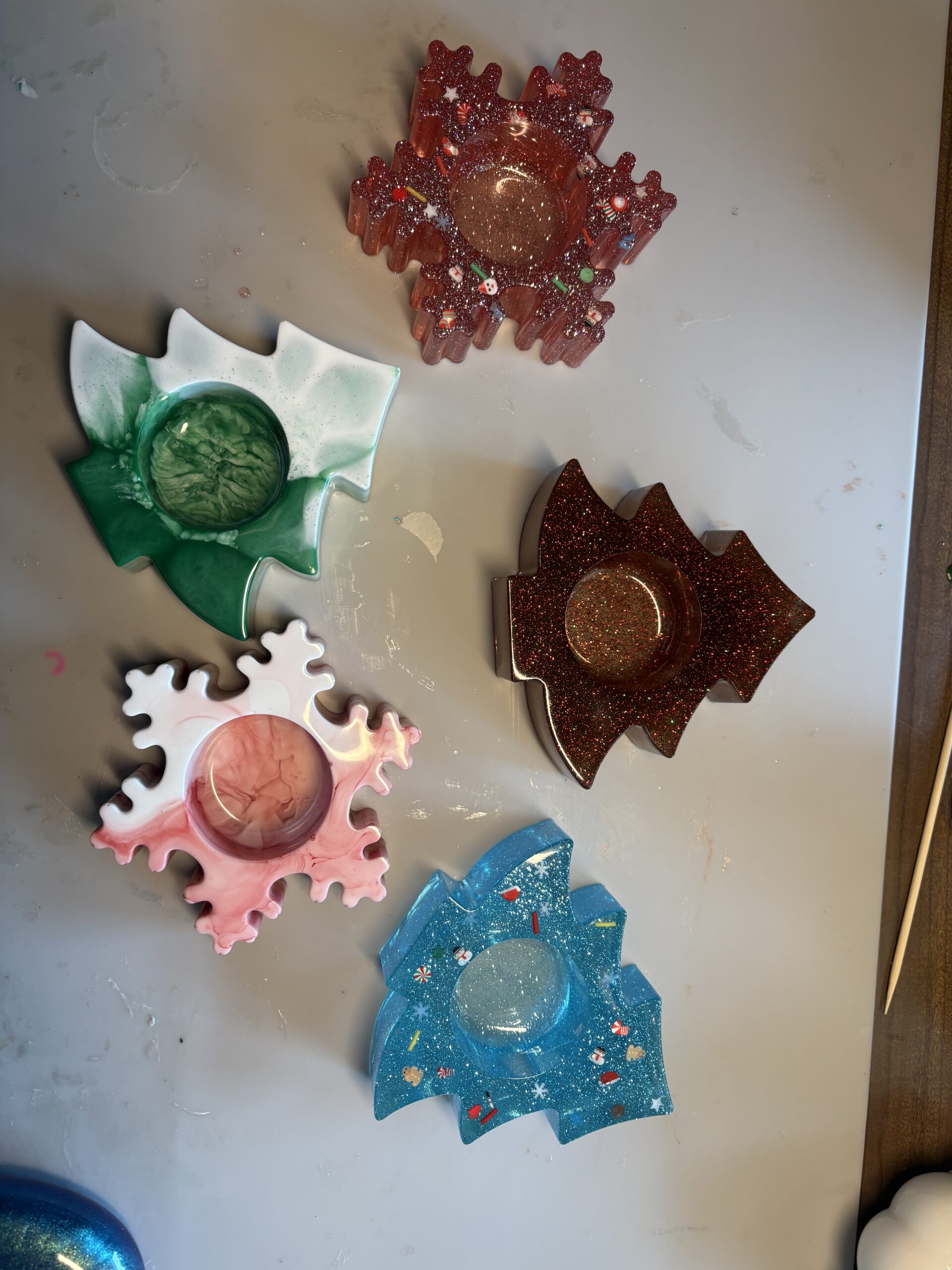 Handmade resin holiday candle holders – festive christmas decor Handmade resin holiday candle holders – festive christmas decor - image 2