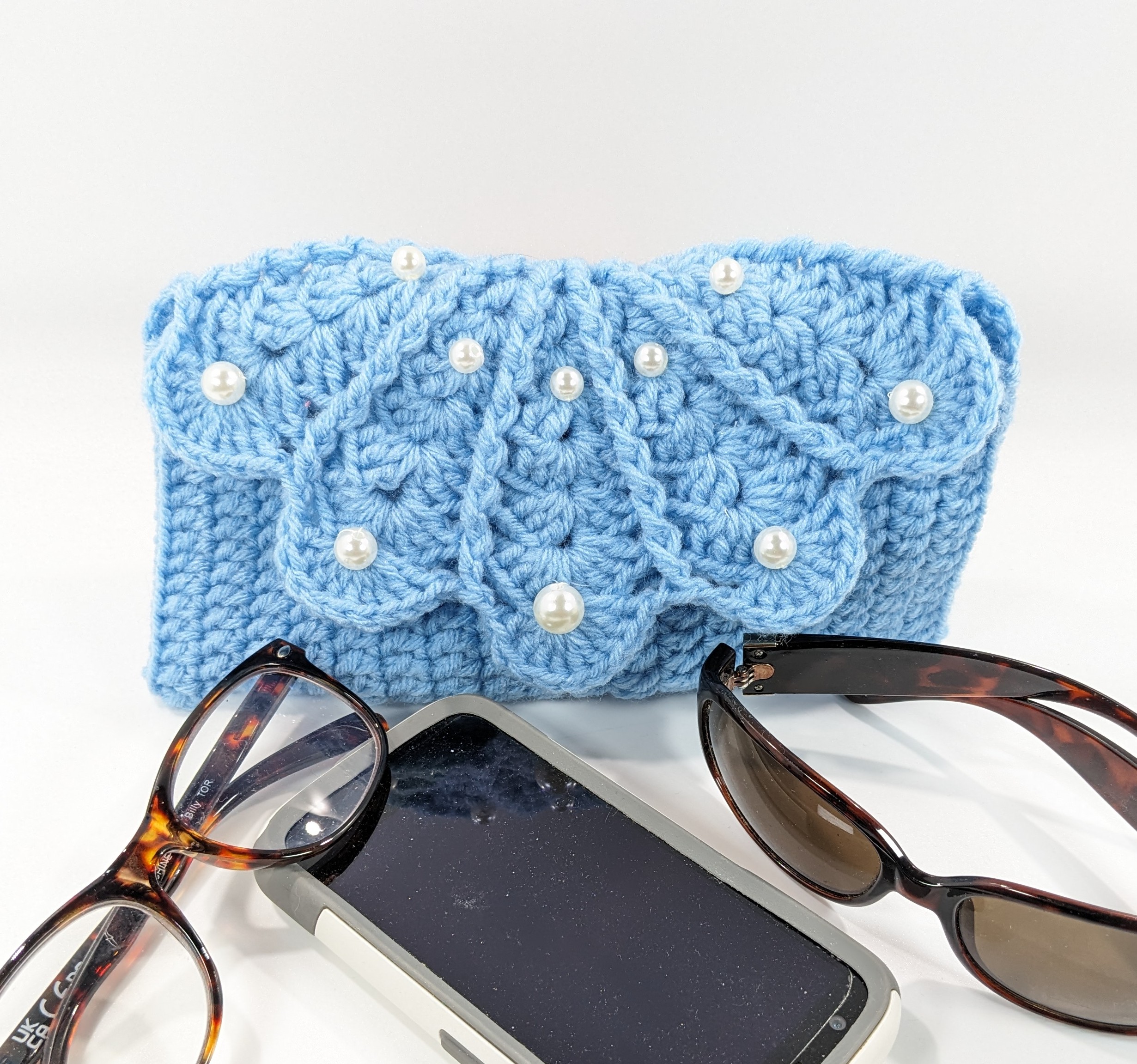 Shell phone & glasses pale blue crochet case Shell phone & glasses pale blue crochet case