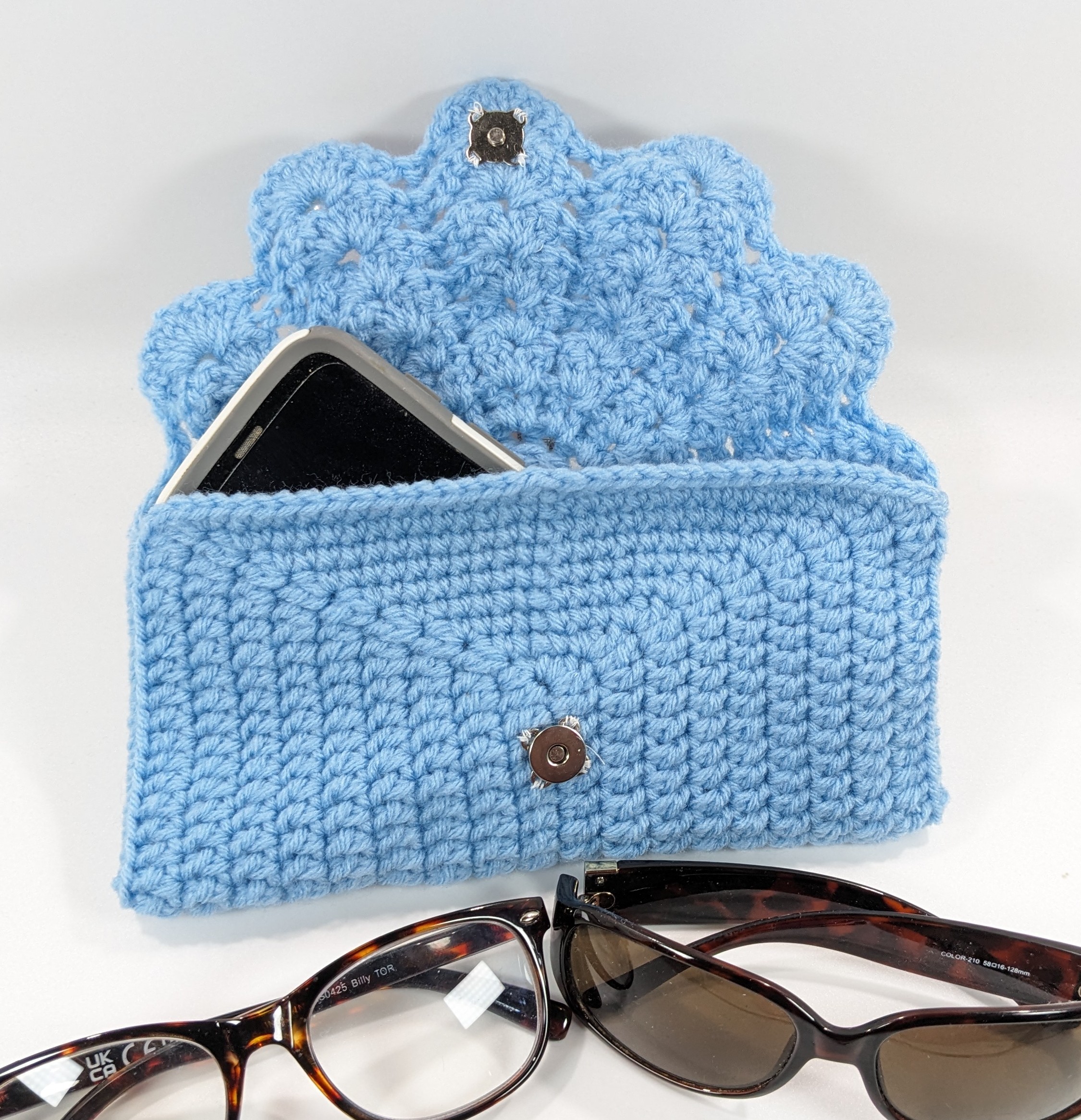 Shell phone & glasses pale blue crochet case Shell phone & glasses pale blue crochet case