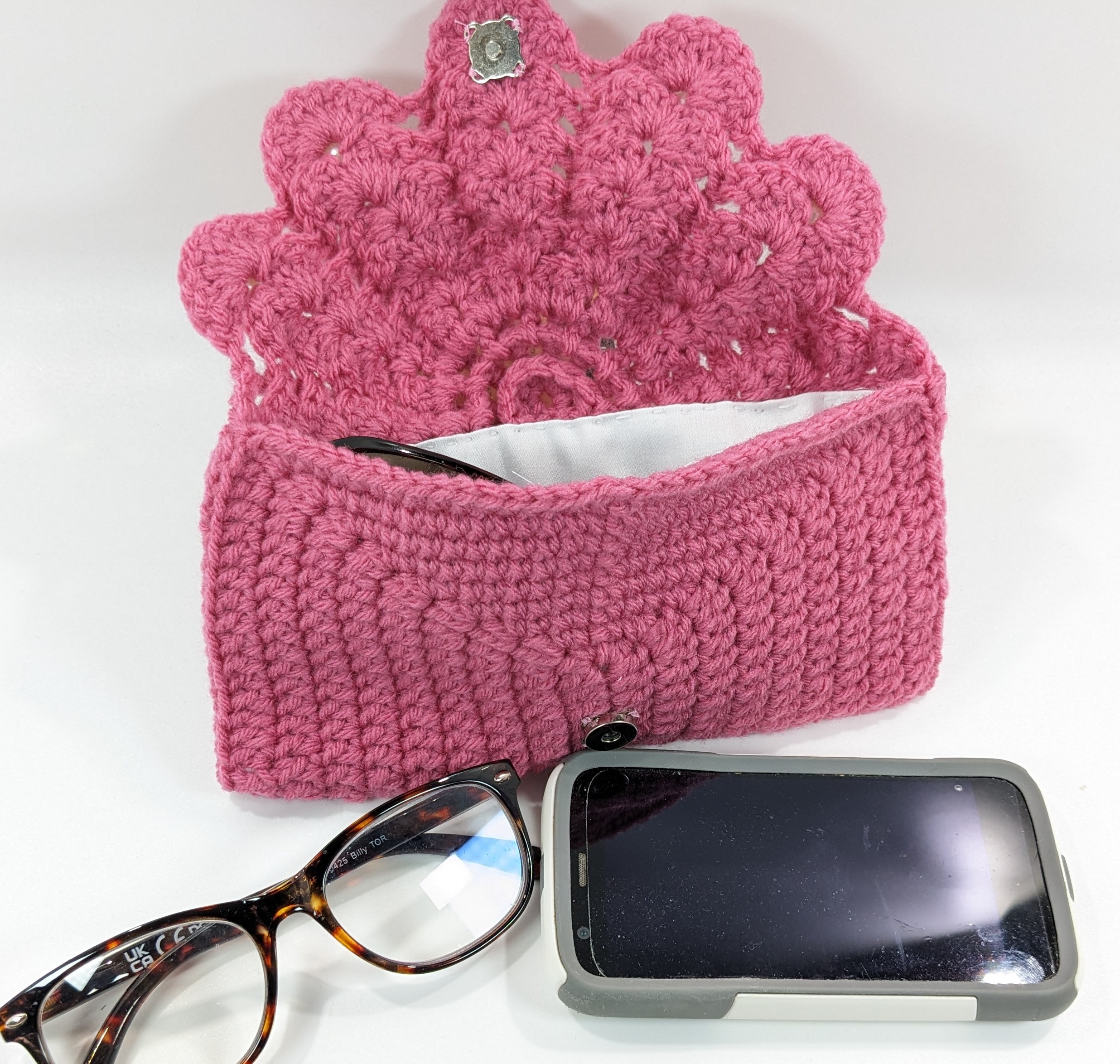 Shell phone & glasses raspberry crochet case Shell phone & glasses raspberry crochet case