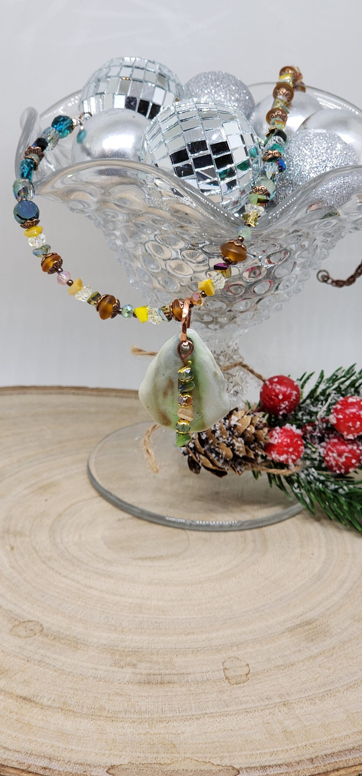 Green agate leaf pendant necklace – woodland-inspired handmade jewelry with natural stone charm Green agate leaf pendant necklace – woodland-inspired handmade jewelry with natural stone charm