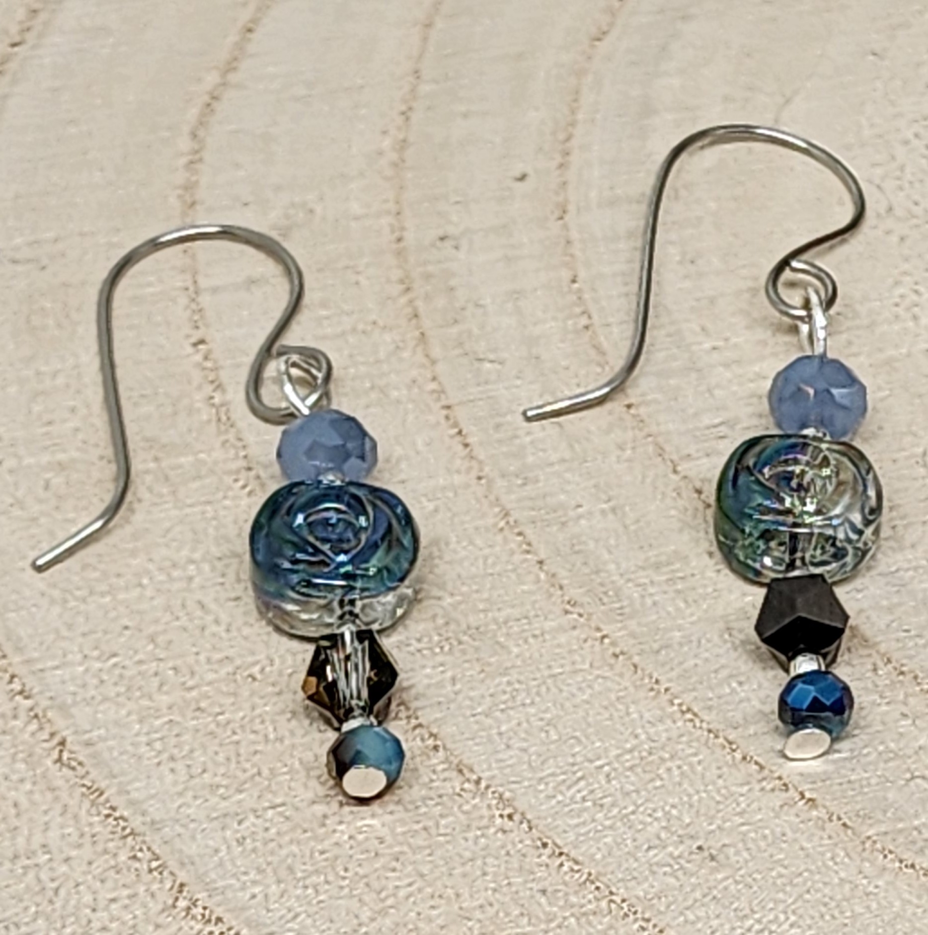 Blue glass rose dangle earrings – handmade floral drop earrings, elegant blue beaded jewelry, gift for her, artisan jewelry Blue glass rose dangle earrings – handmade floral drop earrings, elegant blue beaded jewelry, gift for her, artisan jewelry