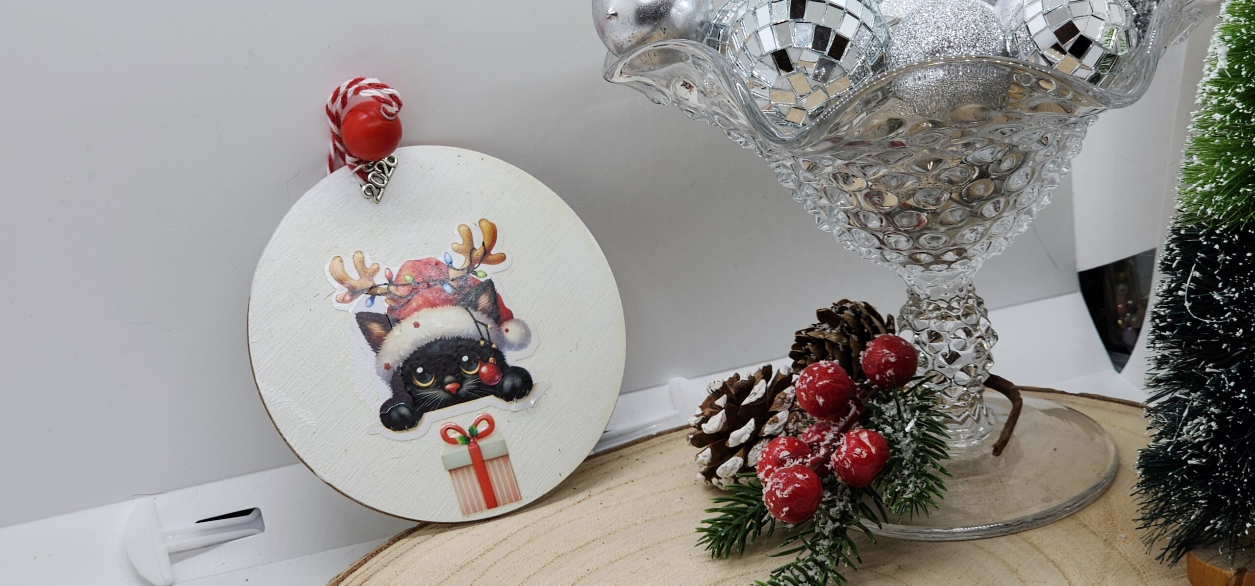 Hand‑made wooden cat ornaments – whimsical black cat in santa hats 🎄 Hand‑made wooden cat ornaments – whimsical black cat in santa hats 🎄 - image 8