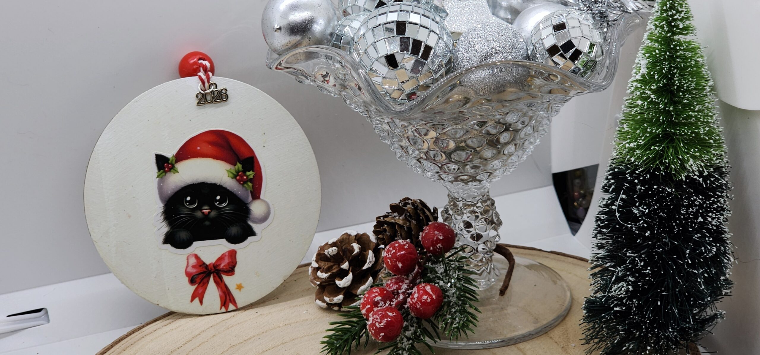 Hand‑made wooden cat ornaments – whimsical black cat in santa hats 🎄 Hand‑made wooden cat ornaments – whimsical black cat in santa hats 🎄 - image 7