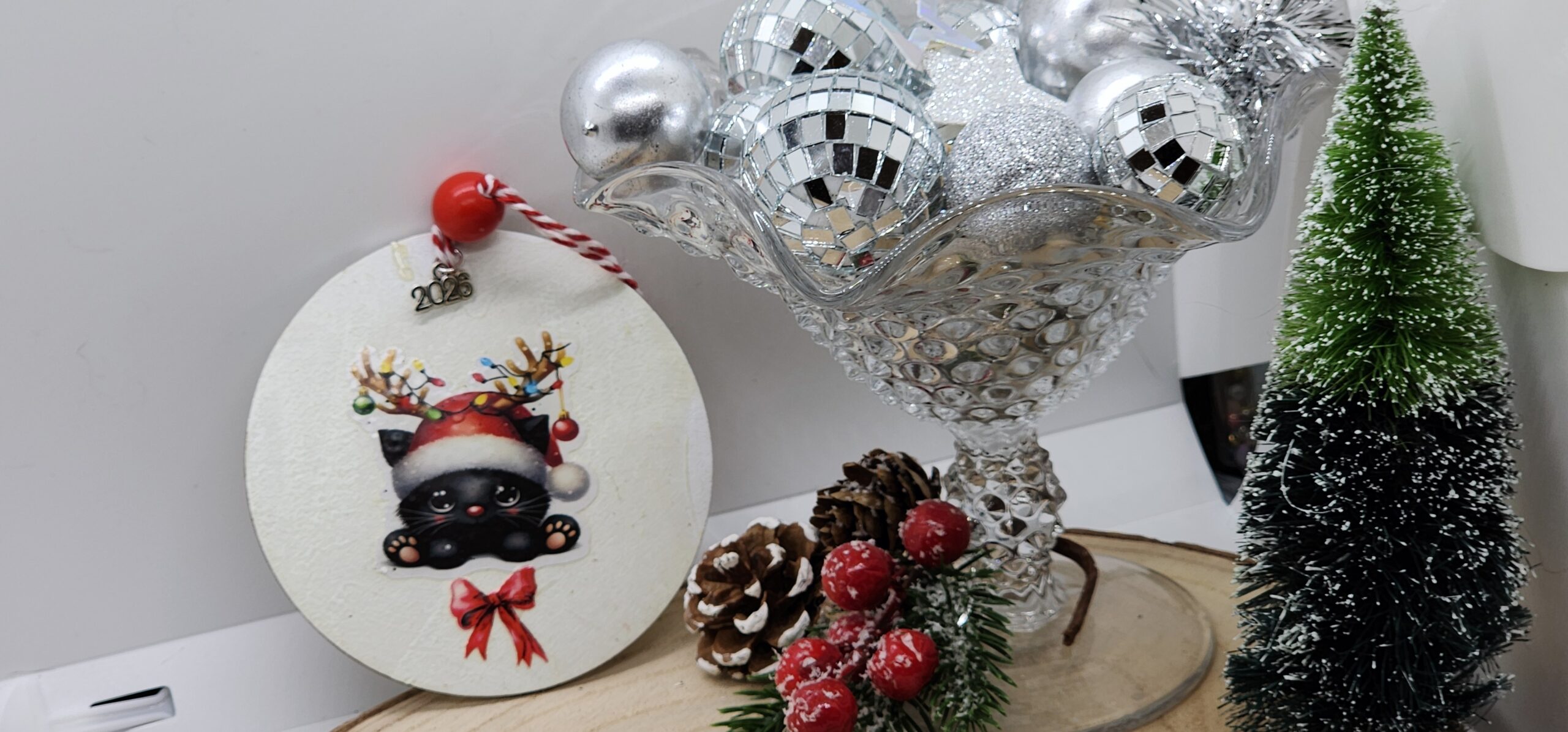 Hand‑made wooden cat ornaments – whimsical black cat in santa hats 🎄 Hand‑made wooden cat ornaments – whimsical black cat in santa hats 🎄 - image 6