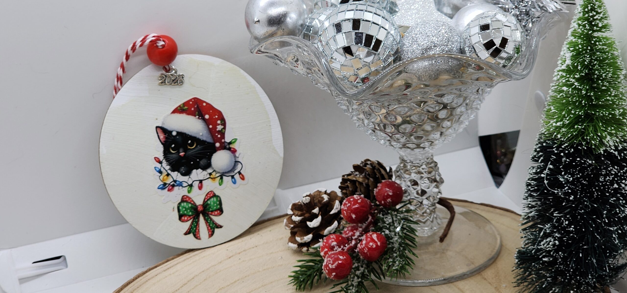 Hand‑made wooden cat ornaments – whimsical black cat in santa hats 🎄 Hand‑made wooden cat ornaments – whimsical black cat in santa hats 🎄 - image 5