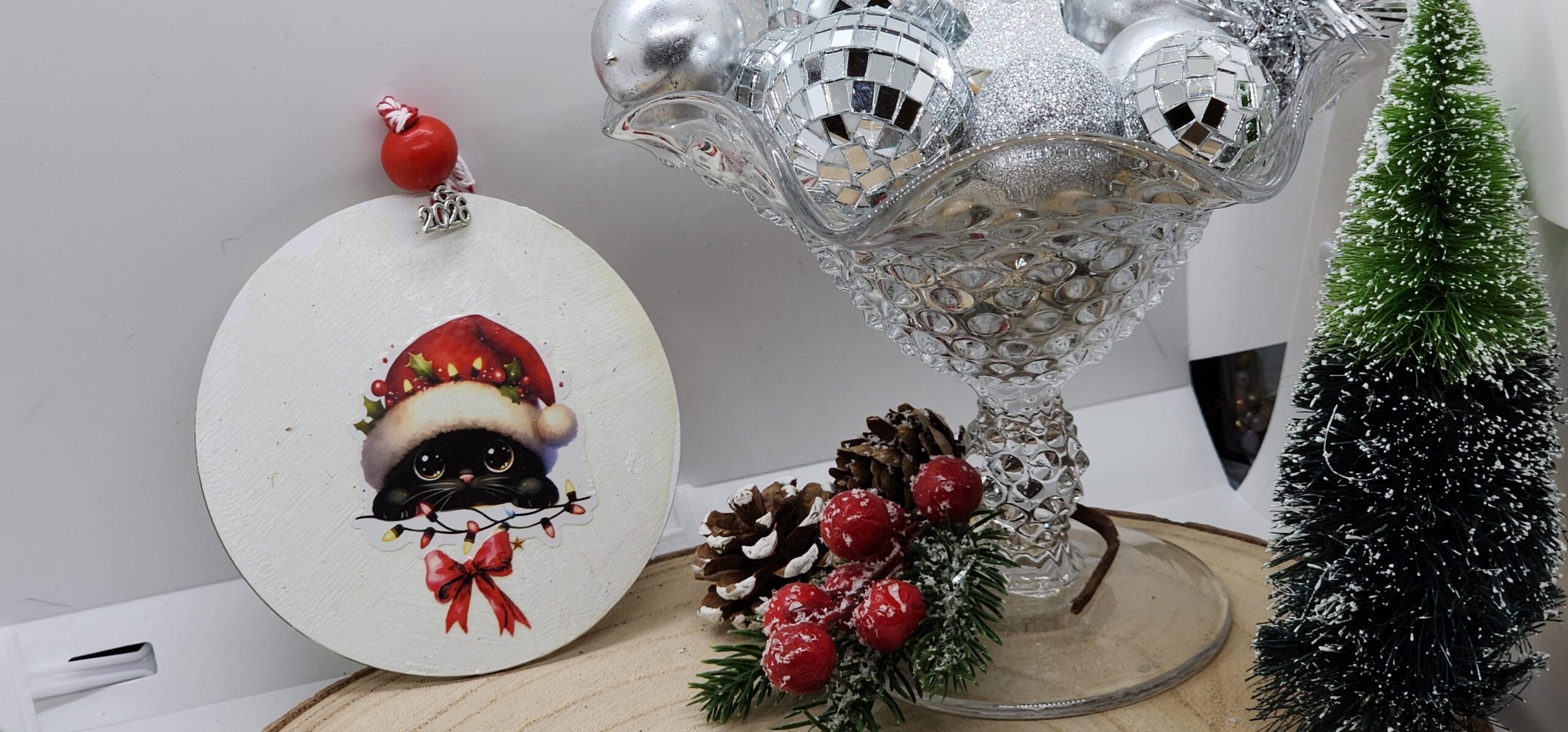Hand‑made wooden cat ornaments – whimsical black cat in santa hats 🎄 Hand‑made wooden cat ornaments – whimsical black cat in santa hats 🎄 - image 3