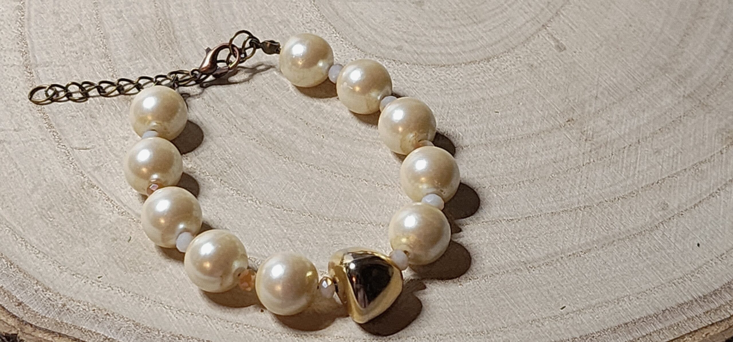 Faux pearl cream colored beads and gold colored glass accent bead Faux pearl cream colored beads and gold colored glass accent bead - image 4